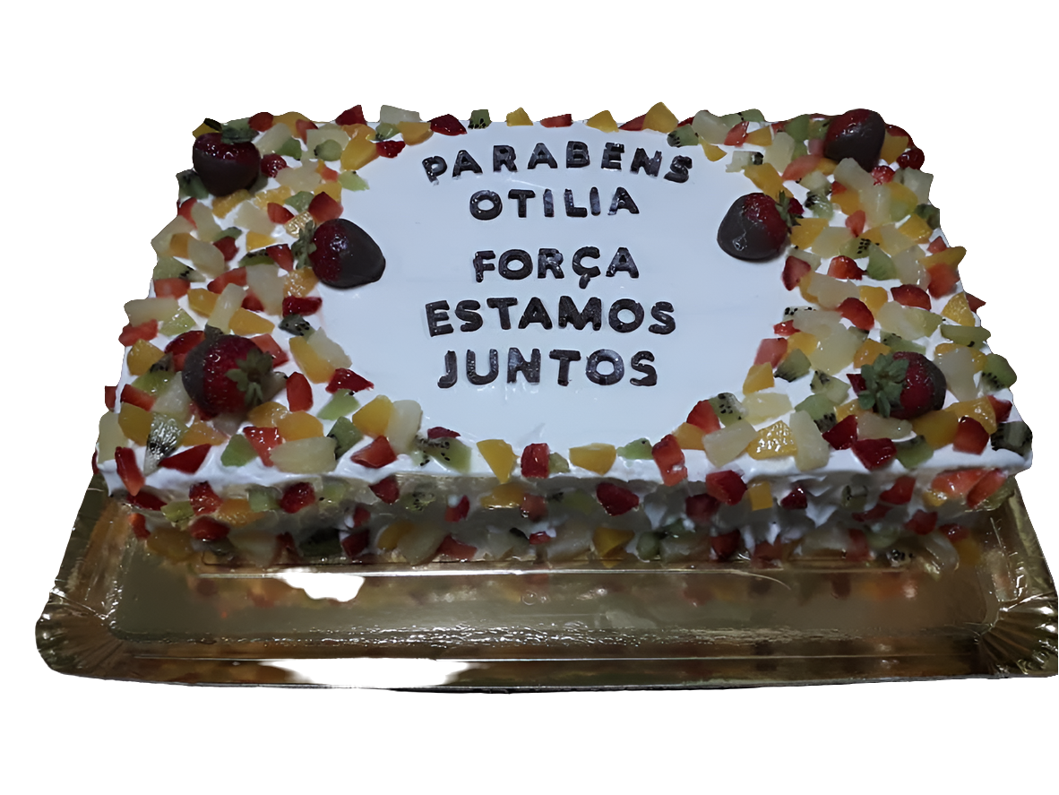 Bolo de frutas retangular