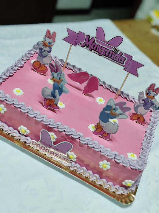 Bolo retangular com topper infantil